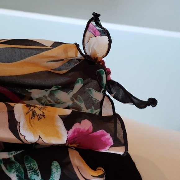 Thalia Sodi Floral Top - Picture 3 of 6